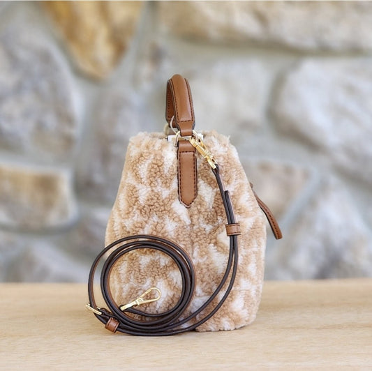 Michael Kors Suri Bucket Logo SM Crossbody