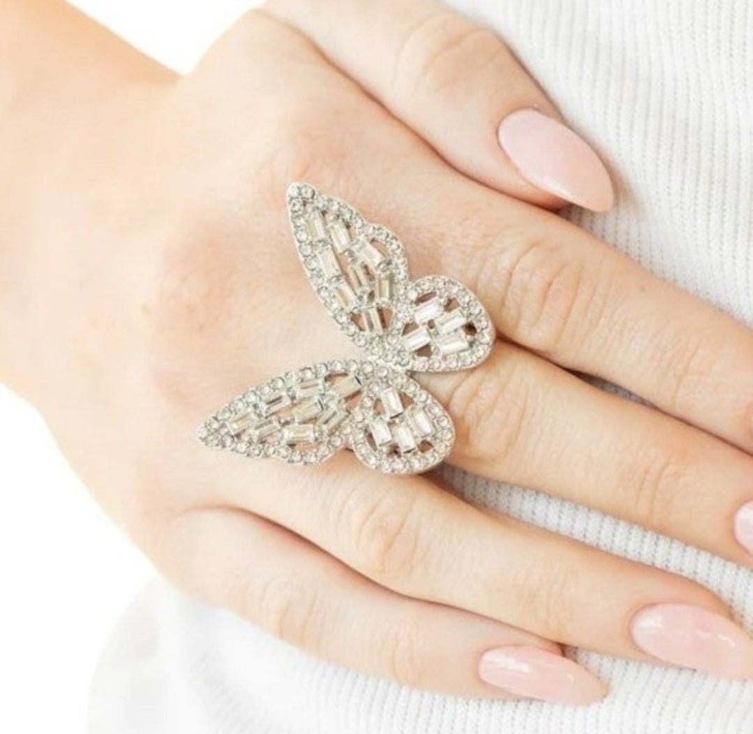 Paparazzi Flauntable Flutter White Ring