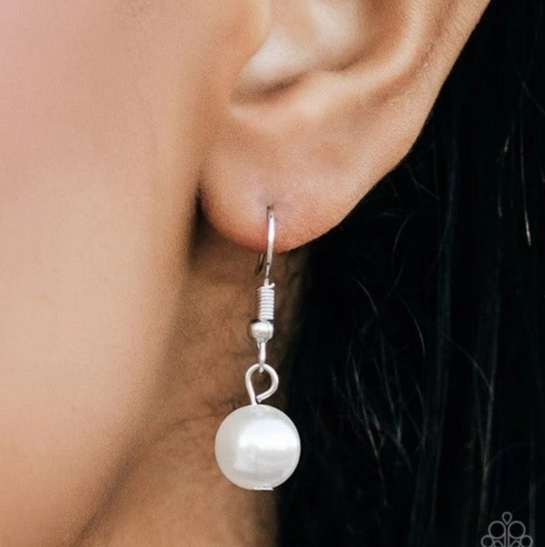 Paparazzi Tie The Knot White Necklace & Earrings