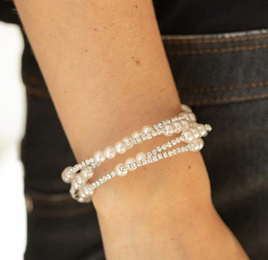 Paparazzi Hollywood Hospitality White Bracelet