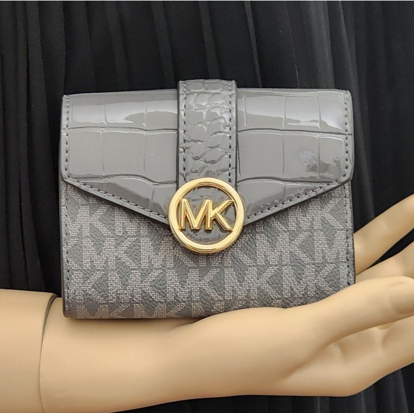 Michael Kors Carmen Flap MD Wallet Grey