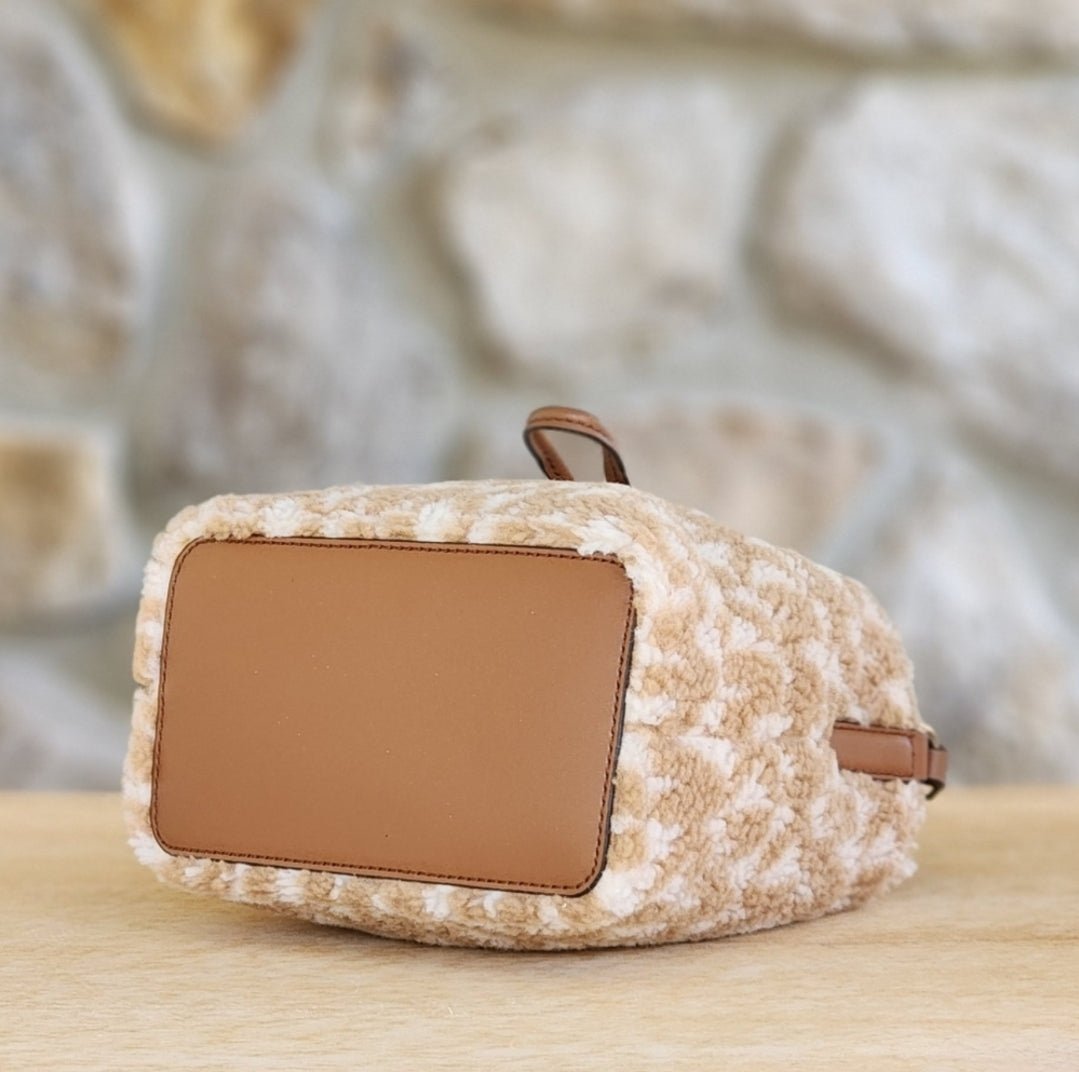 Michael Kors Suri Bucket Logo SM Crossbody