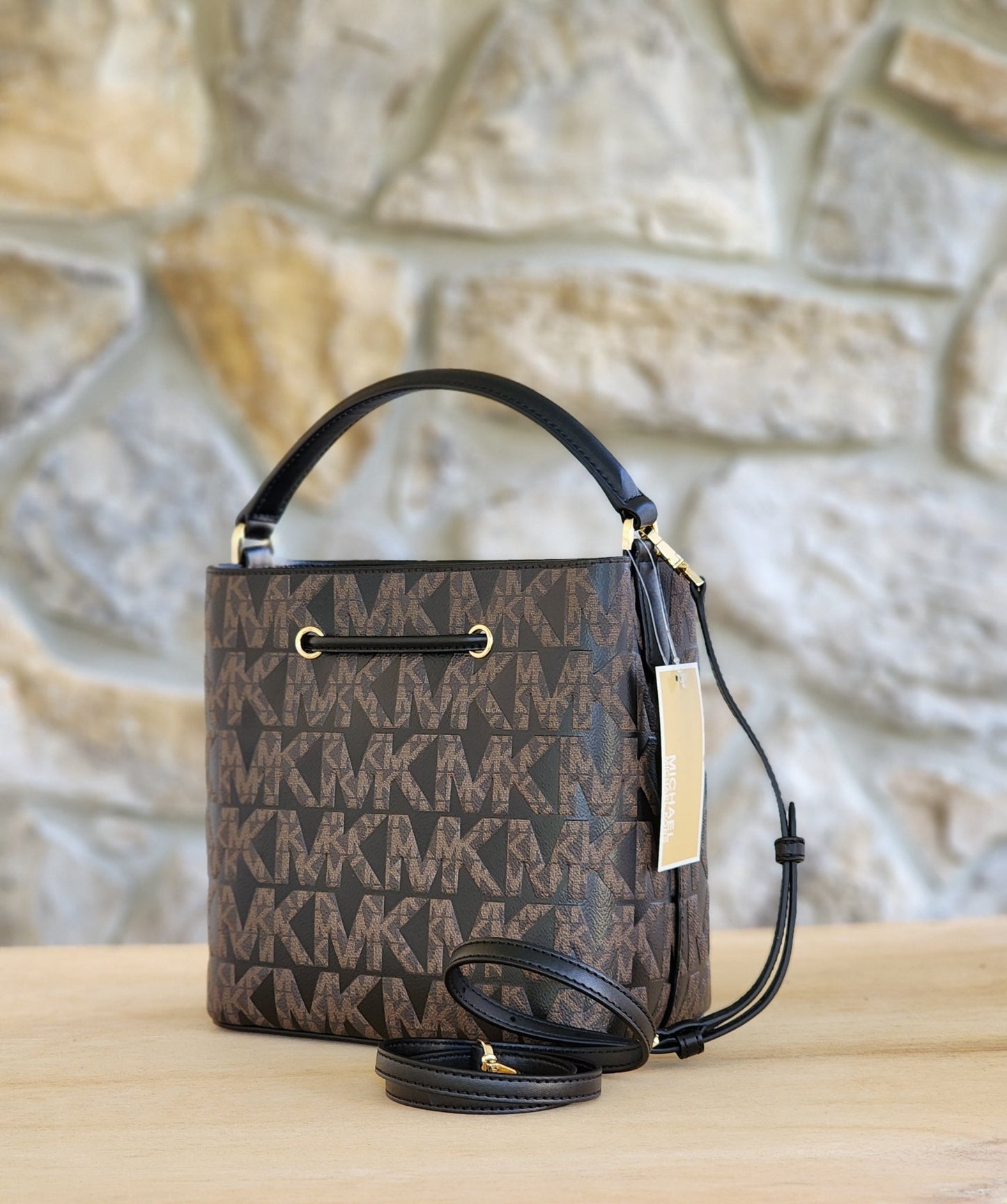 Michael Kors Suri Logo MD Bucket Crossbody