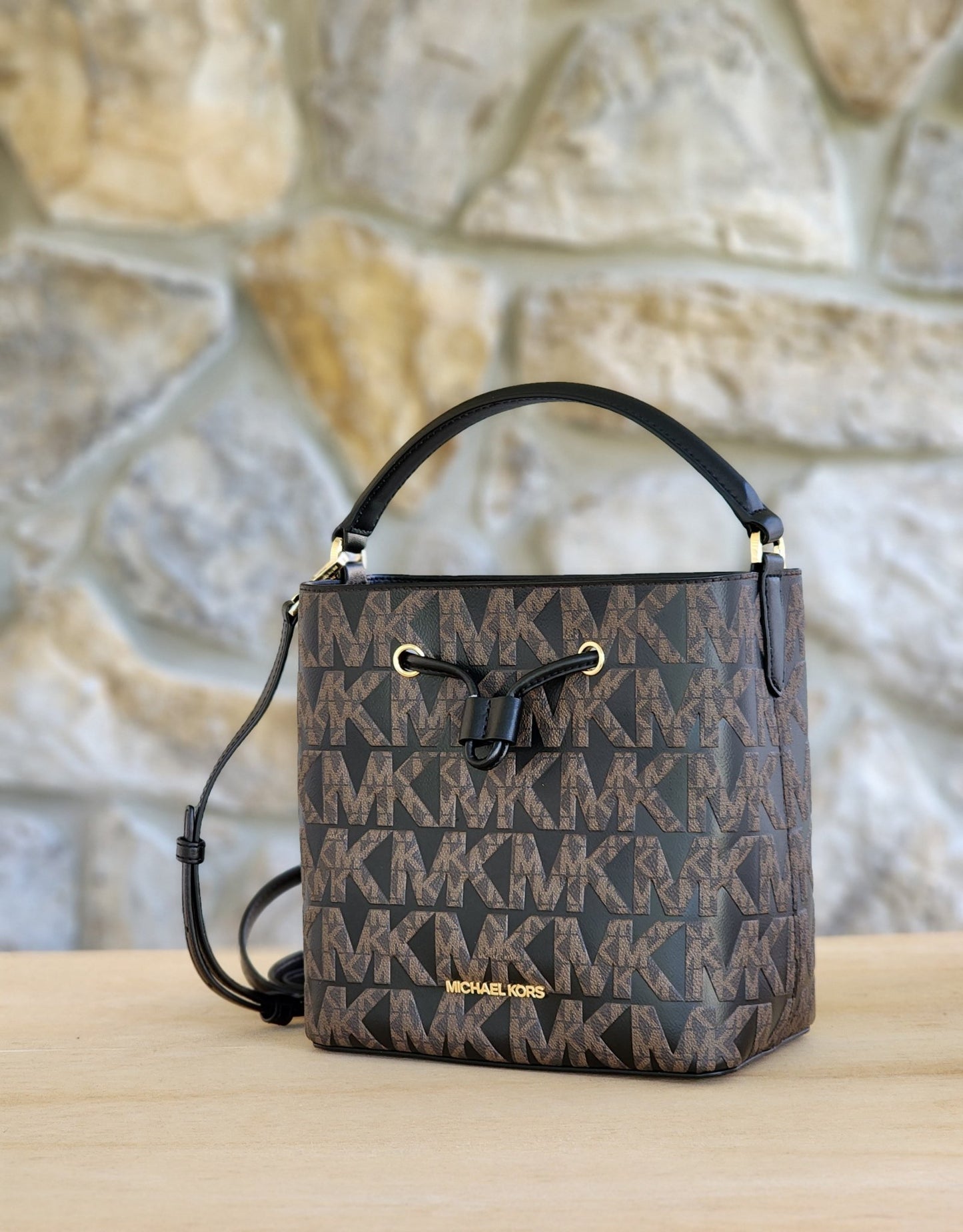 Michael Kors Suri Logo MD Bucket Crossbody